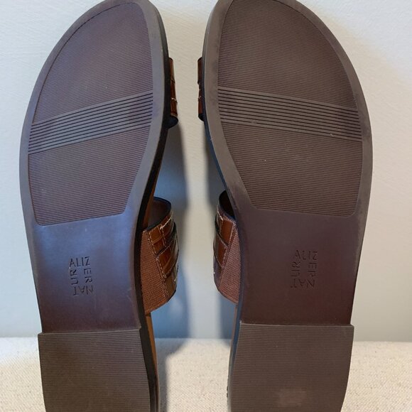 Naturalizer Karlie Toe Loop Sandals Croco Brown Leather with Buckle Size 9.5 - Picture 9 of 10